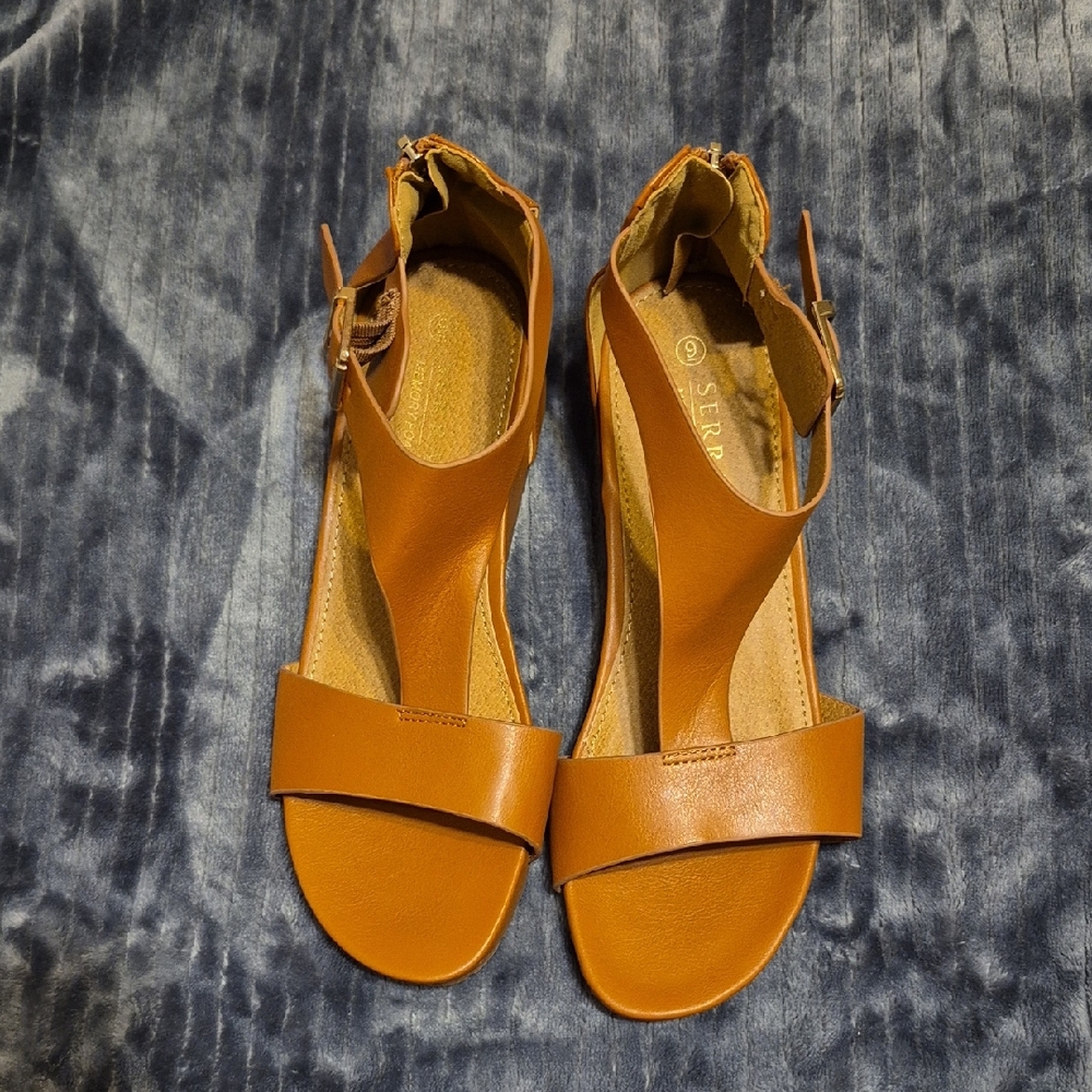 NWOT Serra Brown Women's Sandals